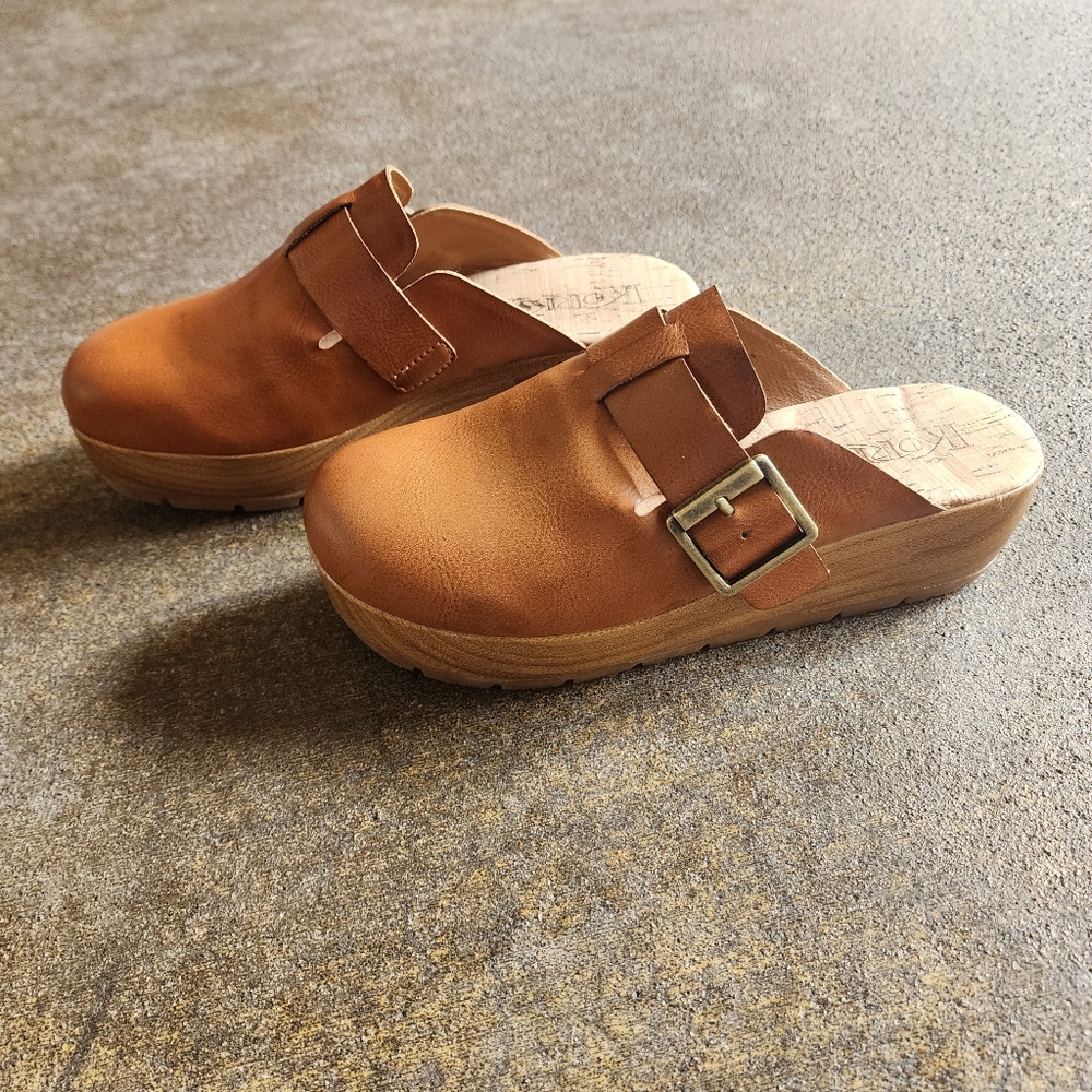 Korks mule wedges with buckle detail. Size 6